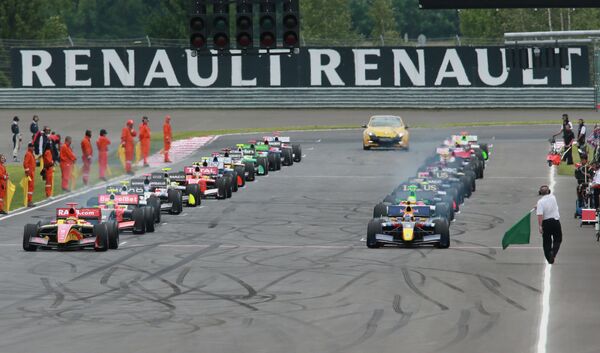 Старт Гран-при в мировой серии Рено. Формула-Renault 3,5 Старт Гран-при в мировой серии Рено. Формула-Renault 3,5
