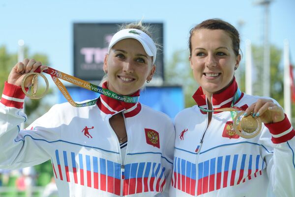 Российские спортсменки Елена Веснина (слева) и Анастасия Павлюченкова Российские спортсменки Елена Веснина (слева) и Анастасия Павлюченкова