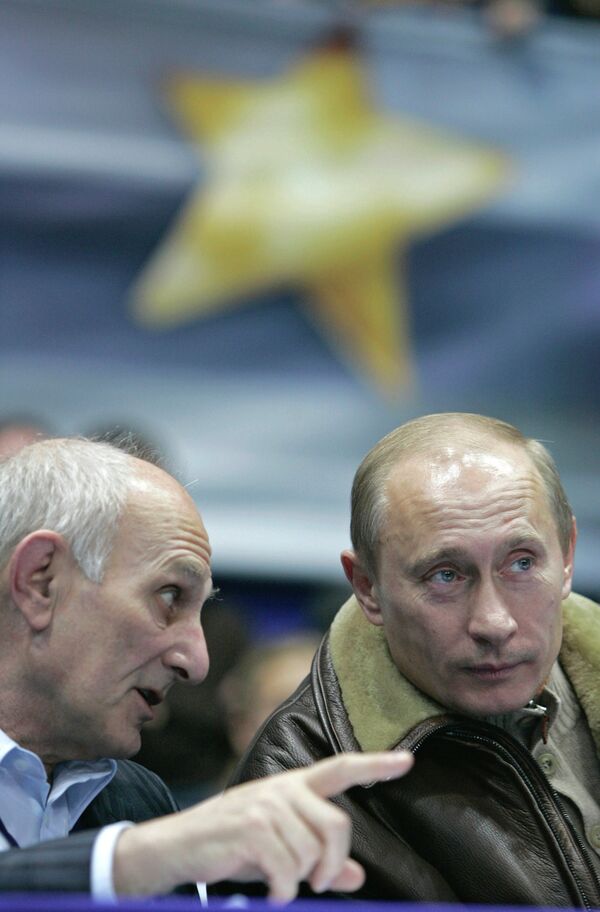 Владимир Путин и Анатолий Рахлин (справа налево) Владимир Путин и Анатолий Рахлин (справа налево)