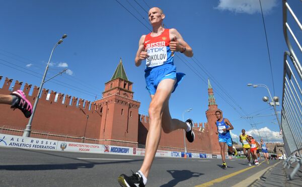 Российский спортсмен Алексей Соколов (в центре) Российский спортсмен Алексей Соколов (в центре)