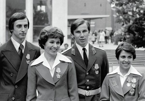 Фигуристы А.Горшков, Л.Пахомова, А.Зайцев и И.Роднина Фигуристы А.Горшков, Л.Пахомова, А.Зайцев и И.Роднина