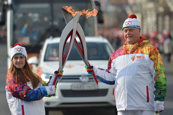 Владимир Якунин во время передачи эстафеты Олимпийского огня во Владивостоке. Владимир Якунин во время передачи эстафеты Олимпийского огня во Владивостоке.