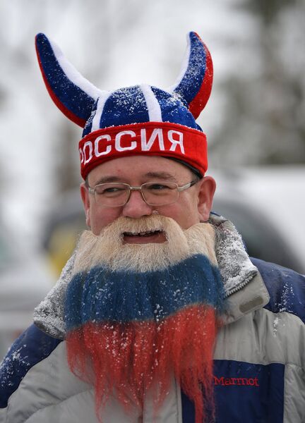Российский болельщик во время мужской спринтерской гонки на втором этапе Кубка мира по биатлону-2013/14 в австрийском Хохфильцене Российский болельщик во время мужской спринтерской гонки на втором этапе Кубка мира по биатлону-2013/14 в австрийском Хохфильцене