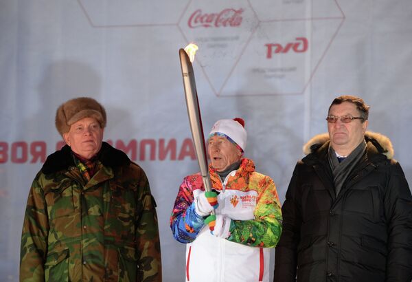 Глава города Мичуринска Виктор Макаров, заслуженный работник физической культуры и спорта РФ Анатолий Краснянский и глава администрации Тамбовской области Олег Бетин (слева направо) Глава города Мичуринска Виктор Макаров, заслуженный работник физической культуры и спорта РФ Анатолий Краснянский и глава администрации Тамбовской области Олег Бетин (слева направо)
