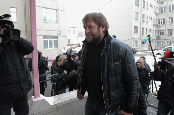 Боец смешанных единоборств Александр Емельяненко Боец смешанных единоборств Александр Емельяненко