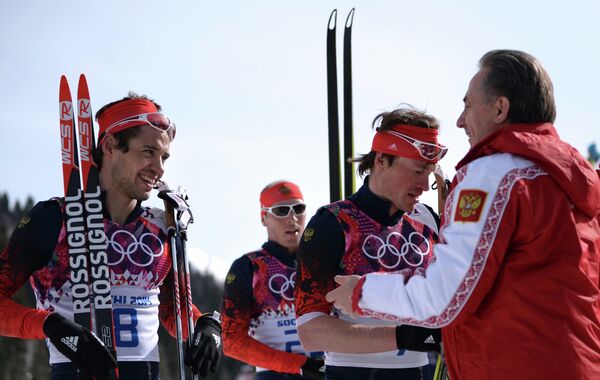 Илья Черноусов (Россия), Константин Главатских (Россия), Максим Вылегжанин (Россия) и министр спорта РФ Виталий Мутко на финише масс-старта Илья Черноусов (Россия), Константин Главатских (Россия), Максим Вылегжанин (Россия) и министр спорта РФ Виталий Мутко на финише масс-старта