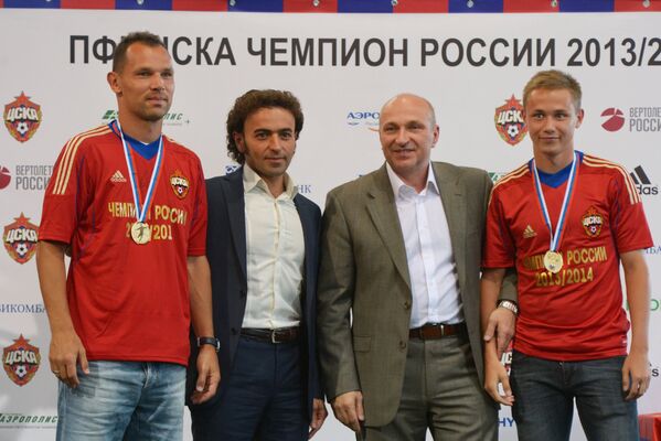 Сергей Игнашевич, Роман Бабаев, Сергей Чебан и Дмитрий Ефремов (слева направо) Сергей Игнашевич, Роман Бабаев, Сергей Чебан и Дмитрий Ефремов (слева направо)