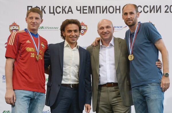 Сергей Чепчугов, Роман Бабаев, Сергей Чебан и Элвер Рахимич (слева направо) Сергей Чепчугов, Роман Бабаев, Сергей Чебан и Элвер Рахимич (слева направо)
