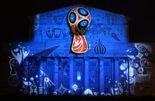 Проекция официального логотипа чемпионата мира 2018 по футболу на фасаде Государственного академического Большого театра в Москве Проекция официального логотипа чемпионата мира 2018 по футболу на фасаде Государственного академического Большого театра в Москве