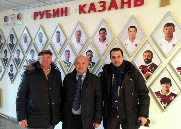 Почетный президент АМФР Семен Андреев, президент АМФР Эмиль Алиев и генеральный директор футбольного клуба Рубин (Казань) А.Г. Гараев. Почетный президент АМФР Семен Андреев, президент АМФР Эмиль Алиев и генеральный директор футбольного клуба Рубин (Казань) А.Г. Гараев.