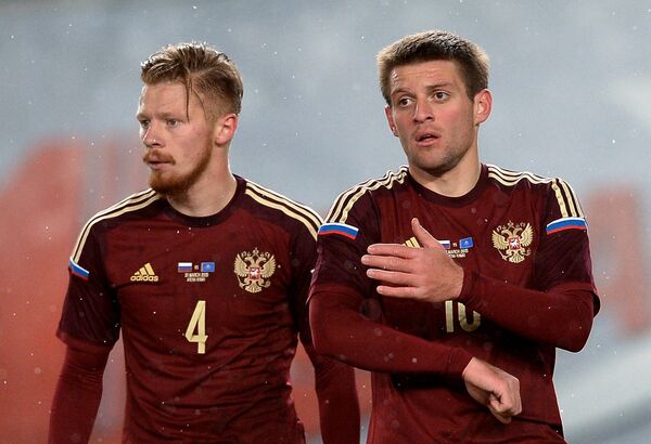 Защитники сборной России Иван Новосельцев (слева) и Руслан Камболов Защитники сборной России Иван Новосельцев (слева) и Руслан Камболов