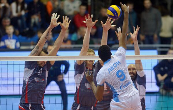 Доигровщик ВК Зенит-Казань Вильфредо Леон Венеро (на первом плане) Доигровщик ВК Зенит-Казань Вильфредо Леон Венеро (на первом плане)