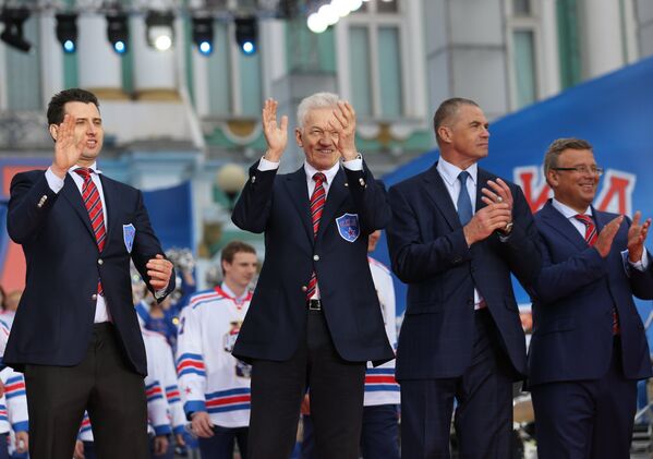 Роман Ротенберг, Геннадий Тимченко, Александр Медведев и Игорь Захаркин (слева направо) Роман Ротенберг, Геннадий Тимченко, Александр Медведев и Игорь Захаркин (слева направо)