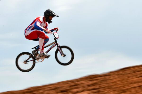 Евгений Комаров (Россия) в соревнованиях по велоспорту в дисциплине BMX среди мужчин на I Европейских играх в Баку Евгений Комаров (Россия) в соревнованиях по велоспорту в дисциплине BMX среди мужчин на I Европейских играх в Баку