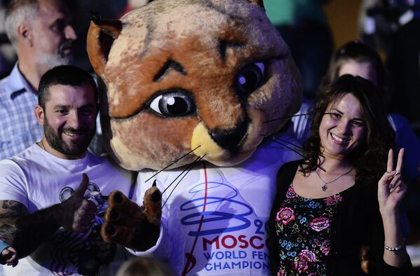 Болельщики на чемпионате мира по фехтованию в Москве Болельщики на чемпионате мира по фехтованию в Москве