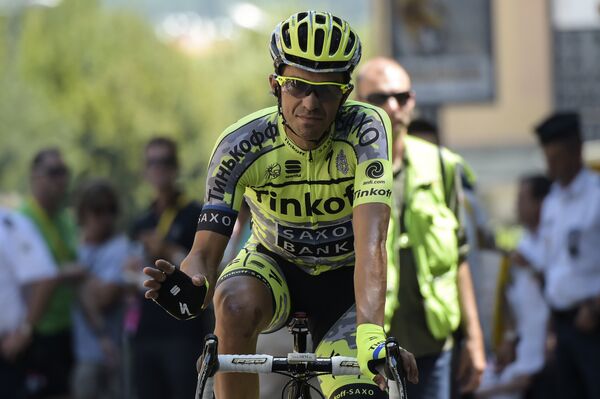 Гонщик российской команды Tinkoff-Saxo Альберто Контадор Гонщик российской команды Tinkoff-Saxo Альберто Контадор