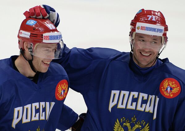 Форварды сборной России по хоккею Денис Кокарев (слева) и Илья Ковальчук Форварды сборной России по хоккею Денис Кокарев (слева) и Илья Ковальчук