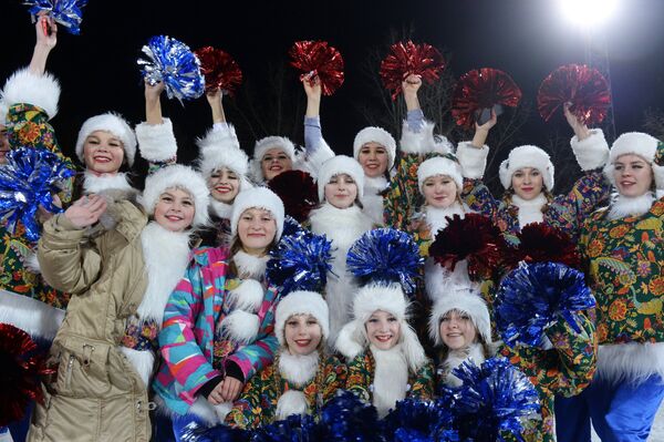Группа поддержки сборной России в матче 1/4 финала чемпионата мира по хоккею с мячом между сборными командами России и США Группа поддержки сборной России в матче 1/4 финала чемпионата мира по хоккею с мячом между сборными командами России и США