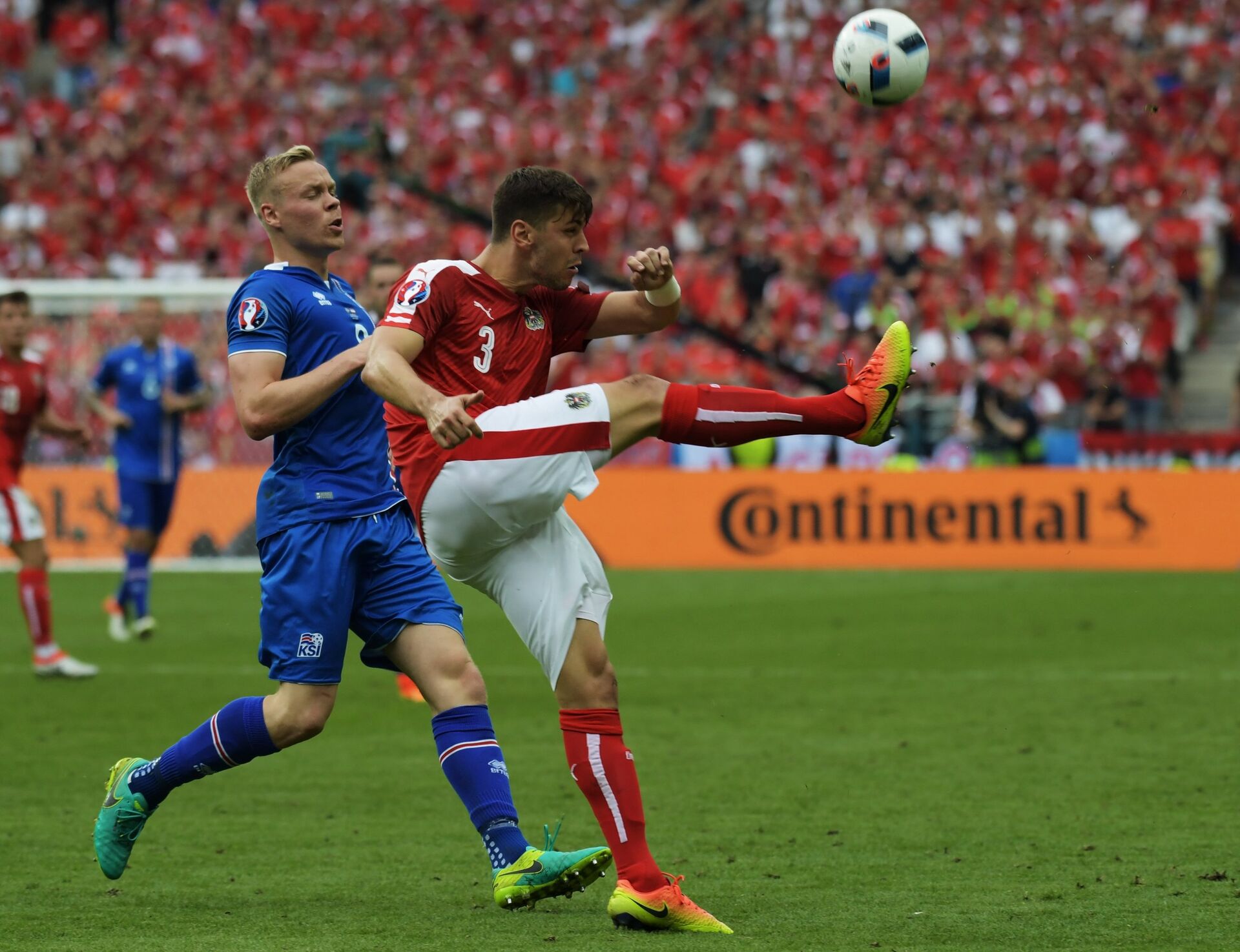 Turkey austria football. Байера. Оргия футболистов Leicester. Надпись интервью футболист Лестер Сити.