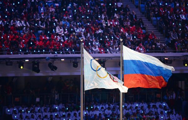 Олимпийский флаг и флаг России на Играх в Сочи Олимпийский флаг и флаг России на Играх в Сочи
